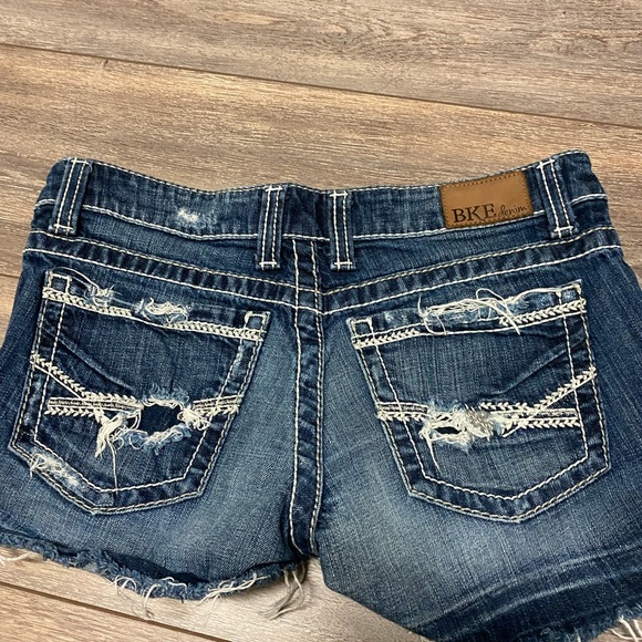 Buckle distressed jean shorts! - Picture 2 of 4